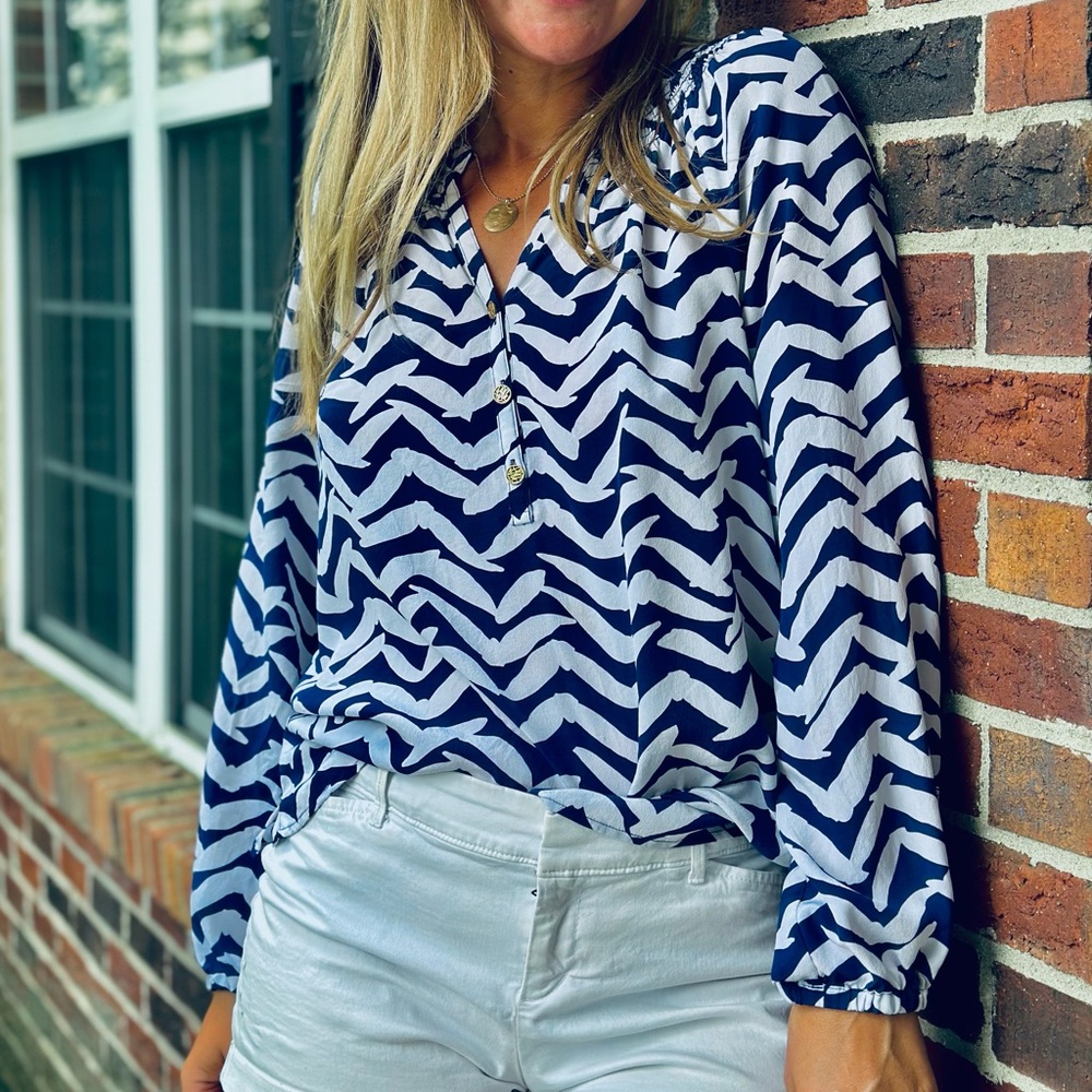 Lily Pulitzer size small lightweight top